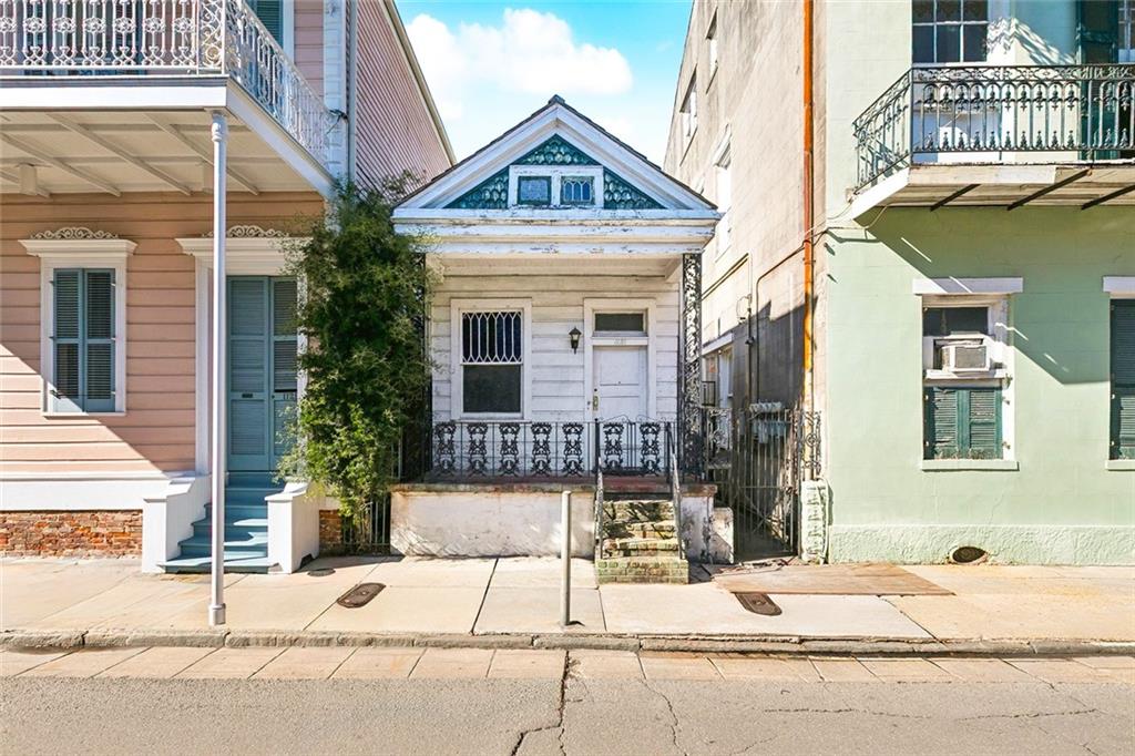 1131 37 BOURBON Street