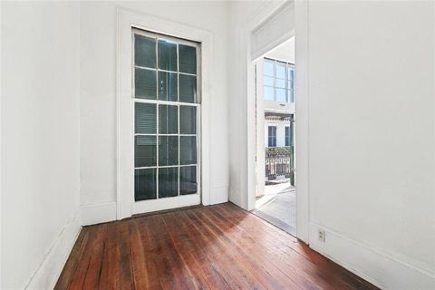 1131 37 BOURBON Street New Orleans LA 70116