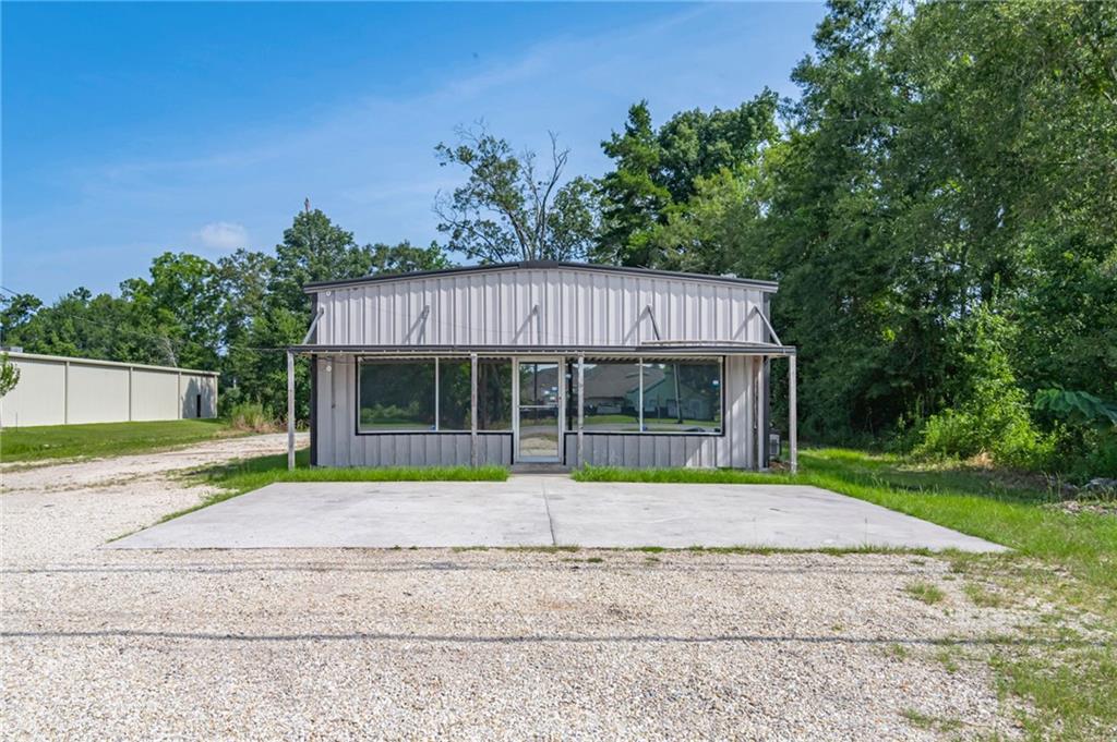 18397 HWY 22 Highway
