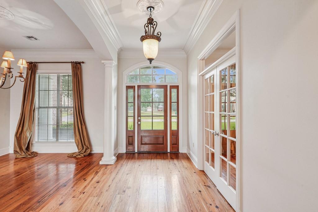 201 KENSINGTON Drive