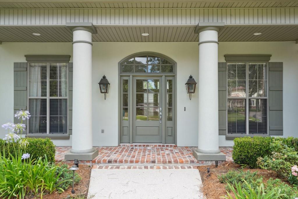 201 KENSINGTON Drive