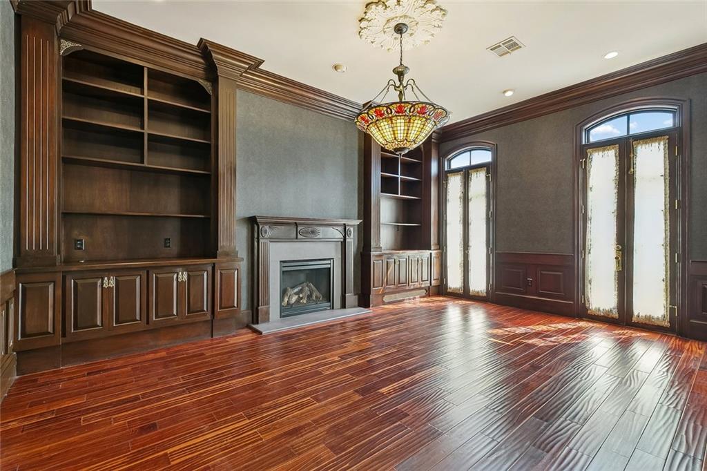 180 E OAKRIDGE Park
