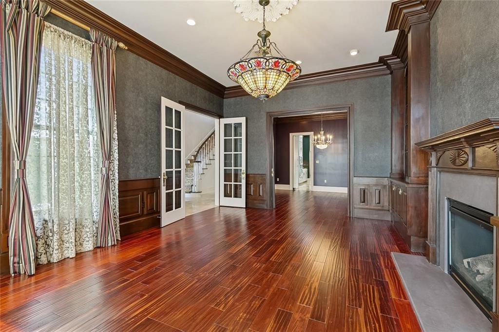 180 E OAKRIDGE Park