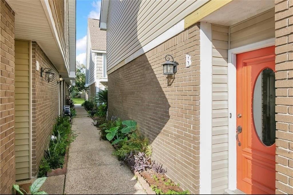 9 BRANDON HALL Drive B