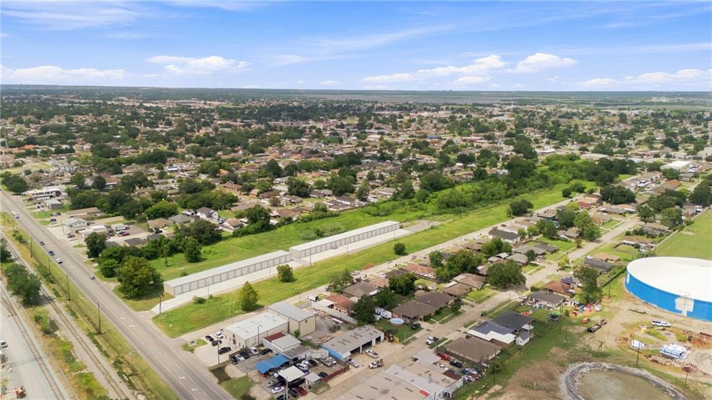 909 E SAINT BERNARD Highway