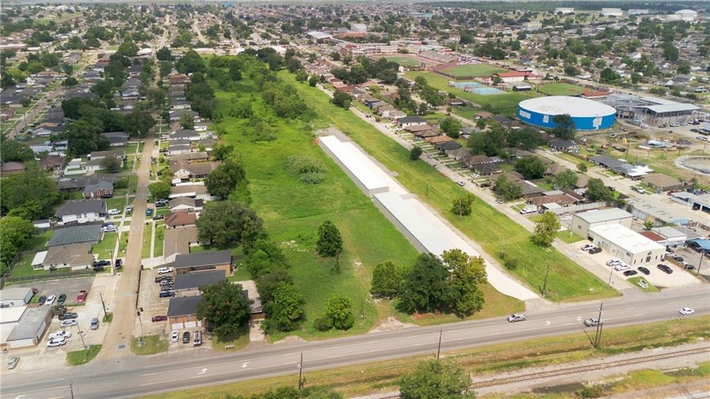 909 E SAINT BERNARD Highway