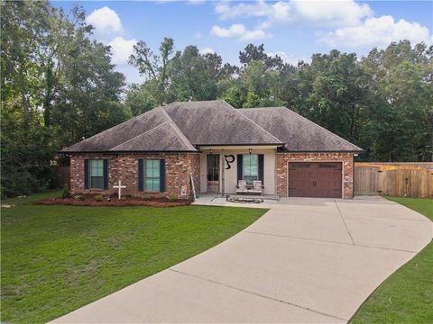 Photo of 17 ALICE Street, Madisonville, LA 70447 (MLS # 2554790)