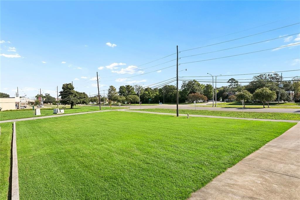 2550 LEO KERNER/LAFITTE Parkway