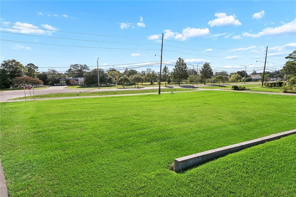 2550 LEO KERNER/LAFITTE Parkway