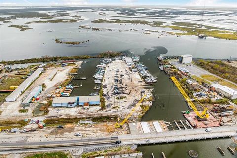 2001 PARIS Road New Orleans LA 70129