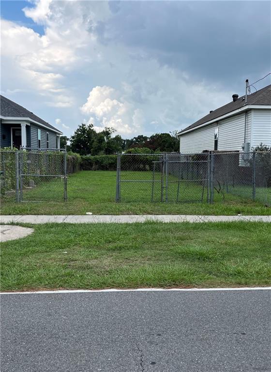 Photo 1 of 2 — 2218 HUEY P. LONG Avenue, Gretna, LA 70053