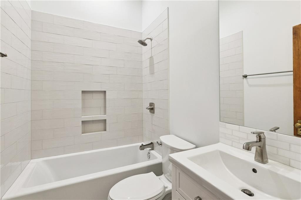 New Orleans, Louisiana 70118, United States, 3 Bedrooms Bedrooms, ,3 BathroomsBathrooms,Residential,Active,237827