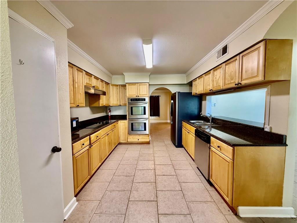 3001 GOLDEN Drive