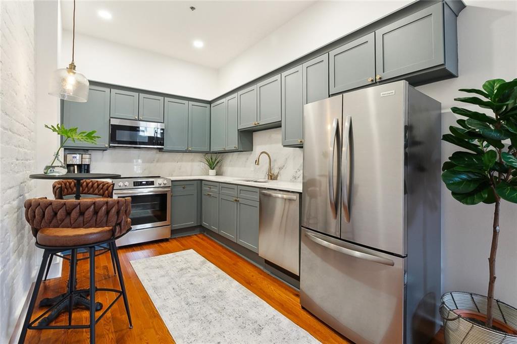 633 TCHOUPITOULAS Street 4