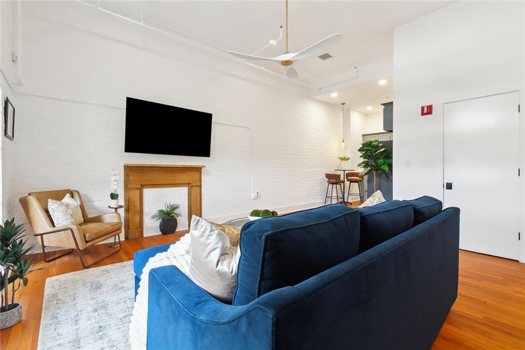 633 TCHOUPITOULAS Street 4