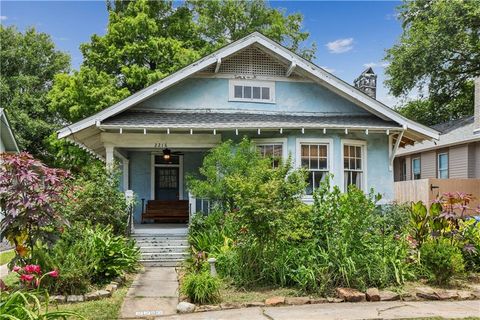 Photo of 2216 JOSEPH Street, New Orleans, LA 70115 (MLS # 2560823)