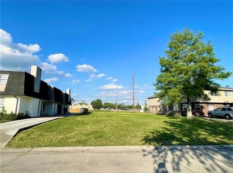 87 CARRIAGE Lane Destrehan LA 70047