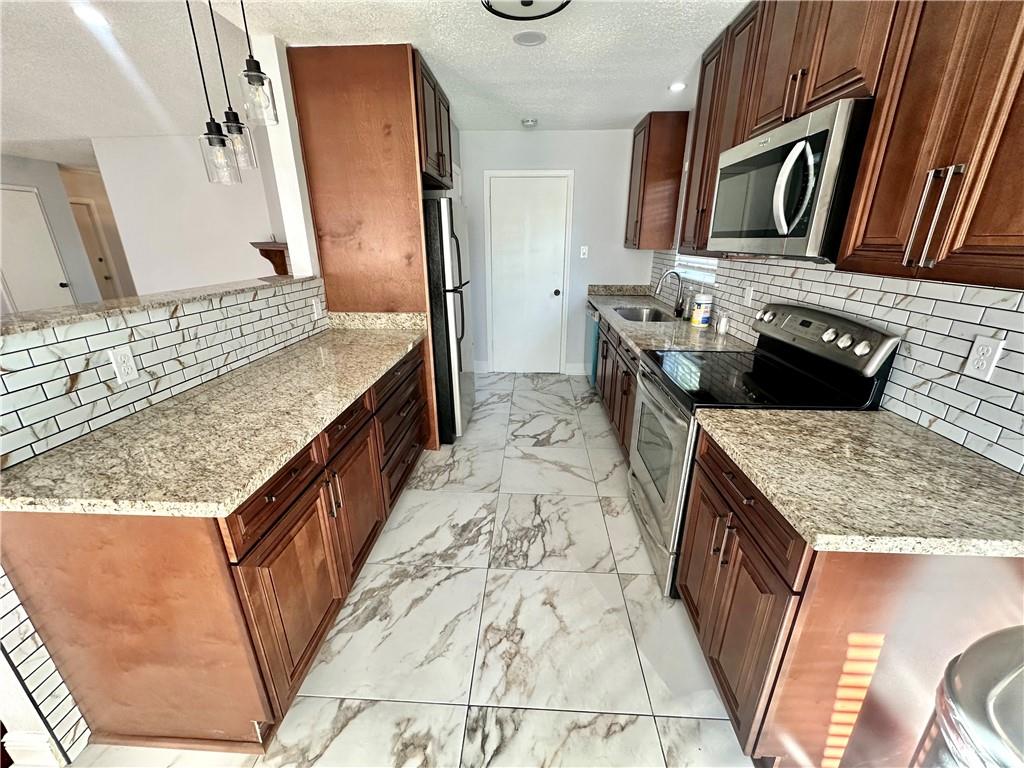 464 LONGWOOD Drive