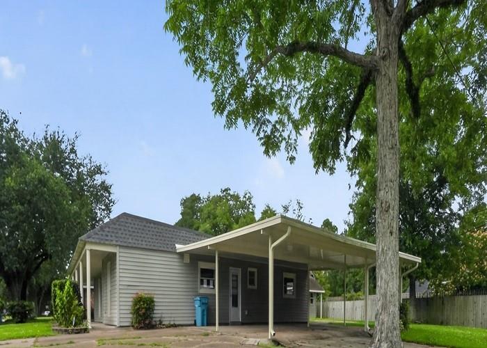 218 ORMOND OAKS Drive