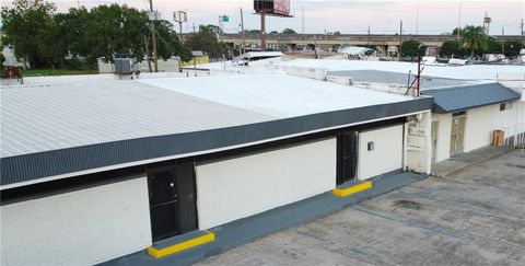 1104 STUMPF Boulevard Gretna LA 70053