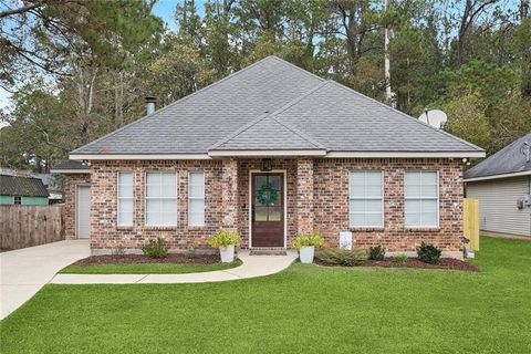 Photo of 1333 VIOLA Street, Mandeville, LA 70448 (MLS # 2545462)