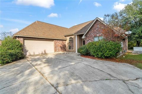 165 WOOD THRUSH Drive Madisonville LA 70447