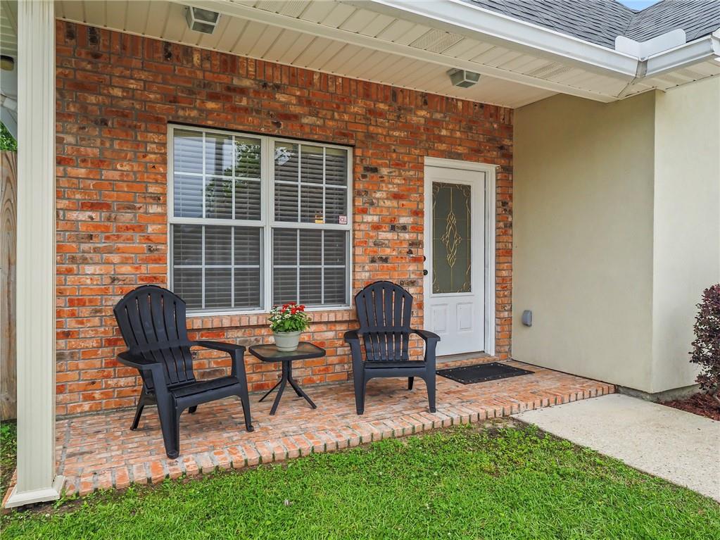 78 HOLLYCREST Boulevard