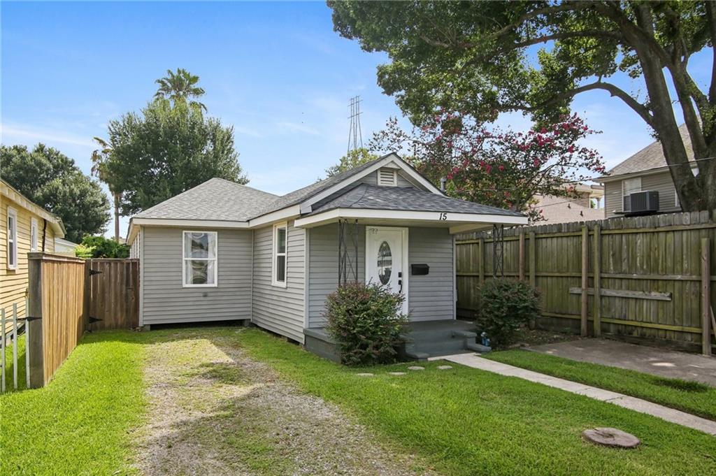 15 CRISLAUR Avenue