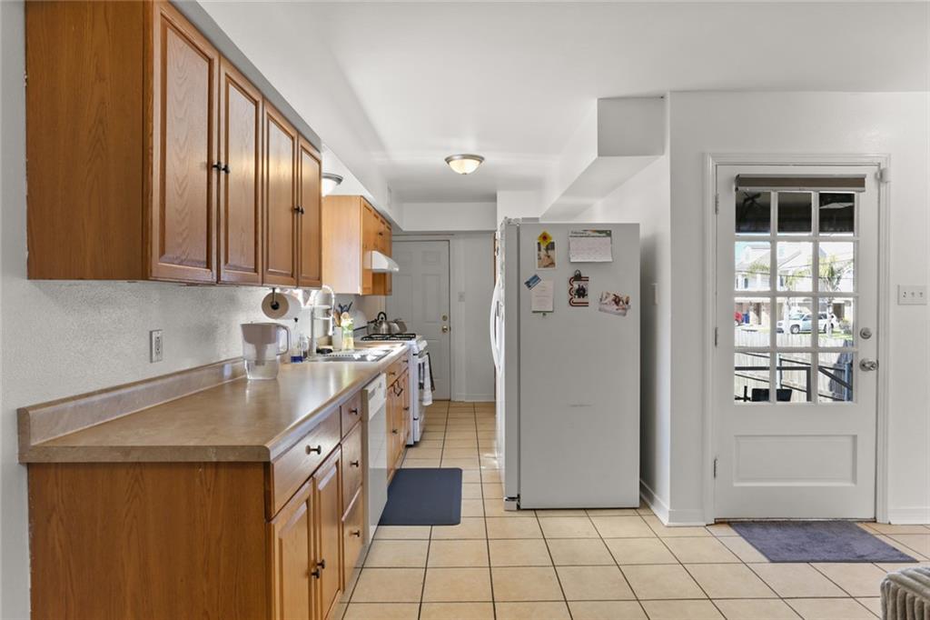 New Orleans, Louisiana 70124, United States, 4 Bedrooms Bedrooms, ,3 BathroomsBathrooms,Residential,Active,64014