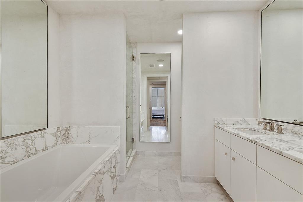 New Orleans, Louisiana 70130, United States, 1 Bedroom Bedrooms, ,2 BathroomsBathrooms,Residential,Active,73855