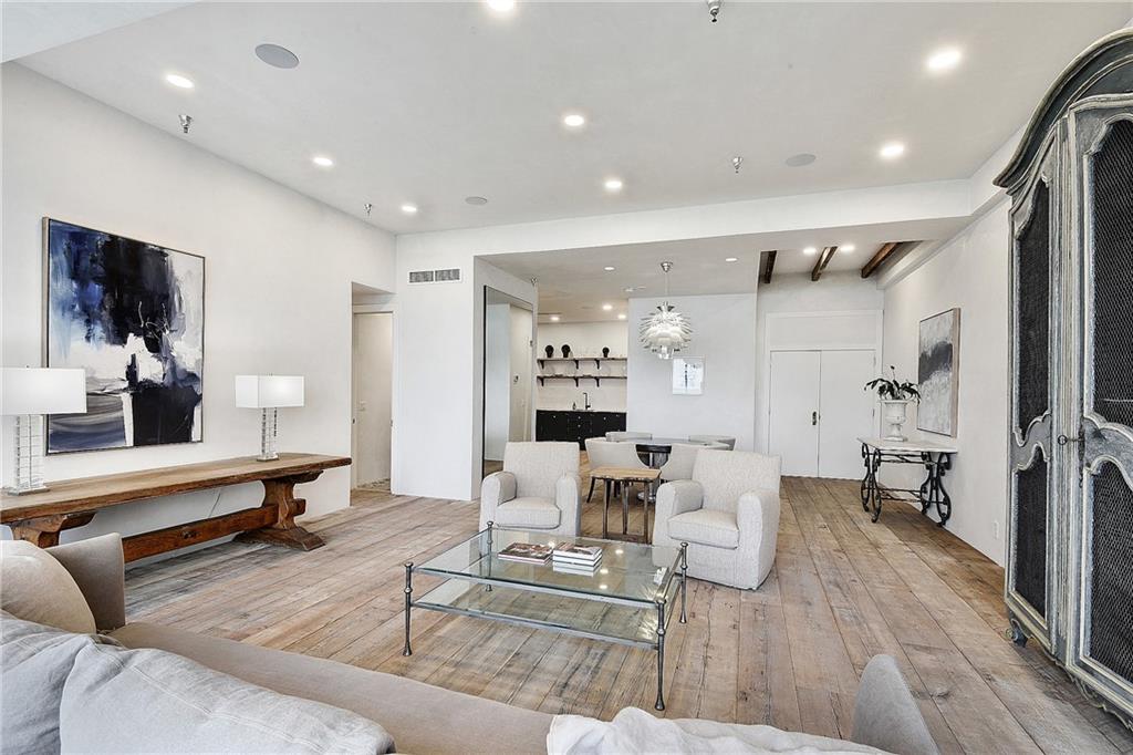 New Orleans, Louisiana 70130, United States, 1 Bedroom Bedrooms, ,2 BathroomsBathrooms,Residential,Active,73855