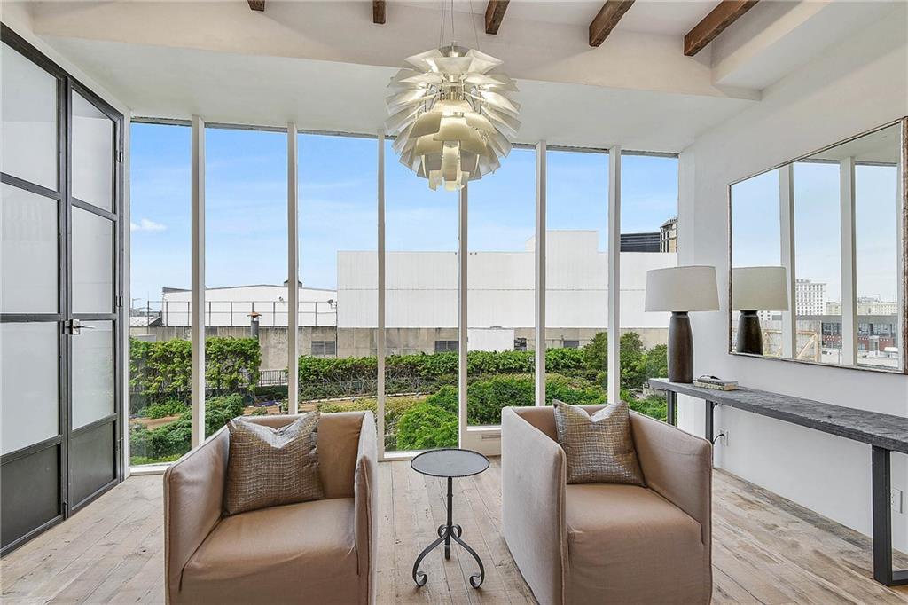 New Orleans, Louisiana 70130, United States, 1 Bedroom Bedrooms, ,2 BathroomsBathrooms,Residential,Active,73855