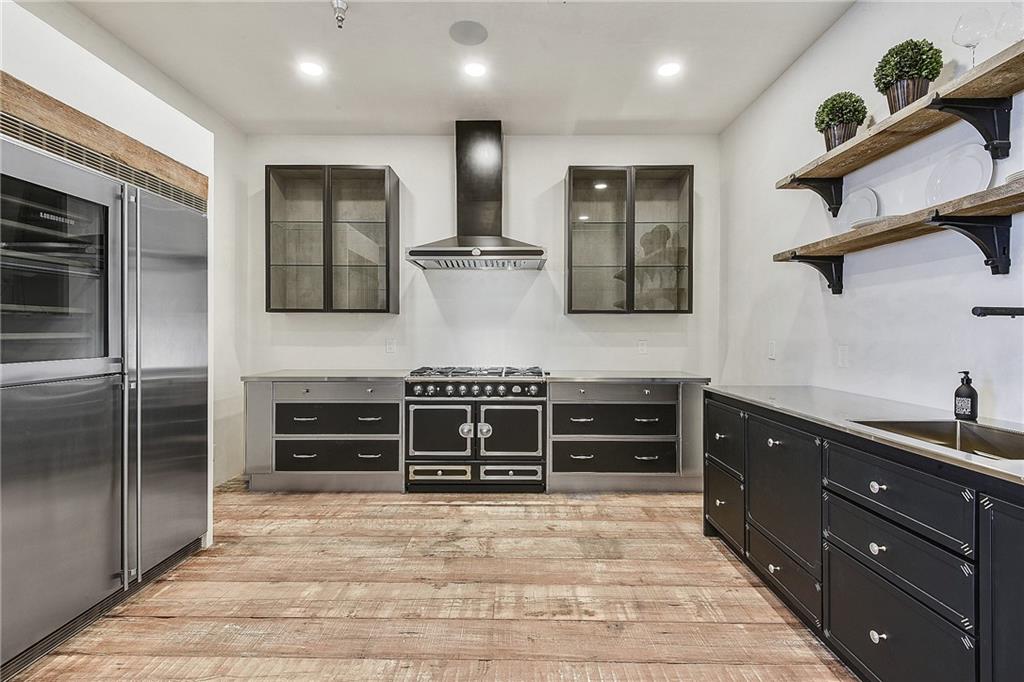 New Orleans, Louisiana 70130, United States, 1 Bedroom Bedrooms, ,2 BathroomsBathrooms,Residential,Active,73855