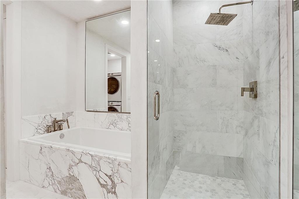 New Orleans, Louisiana 70130, United States, 1 Bedroom Bedrooms, ,2 BathroomsBathrooms,Residential,Active,73855