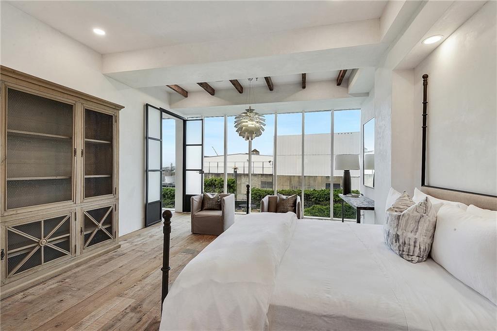 New Orleans, Louisiana 70130, United States, 1 Bedroom Bedrooms, ,2 BathroomsBathrooms,Residential,Active,73855