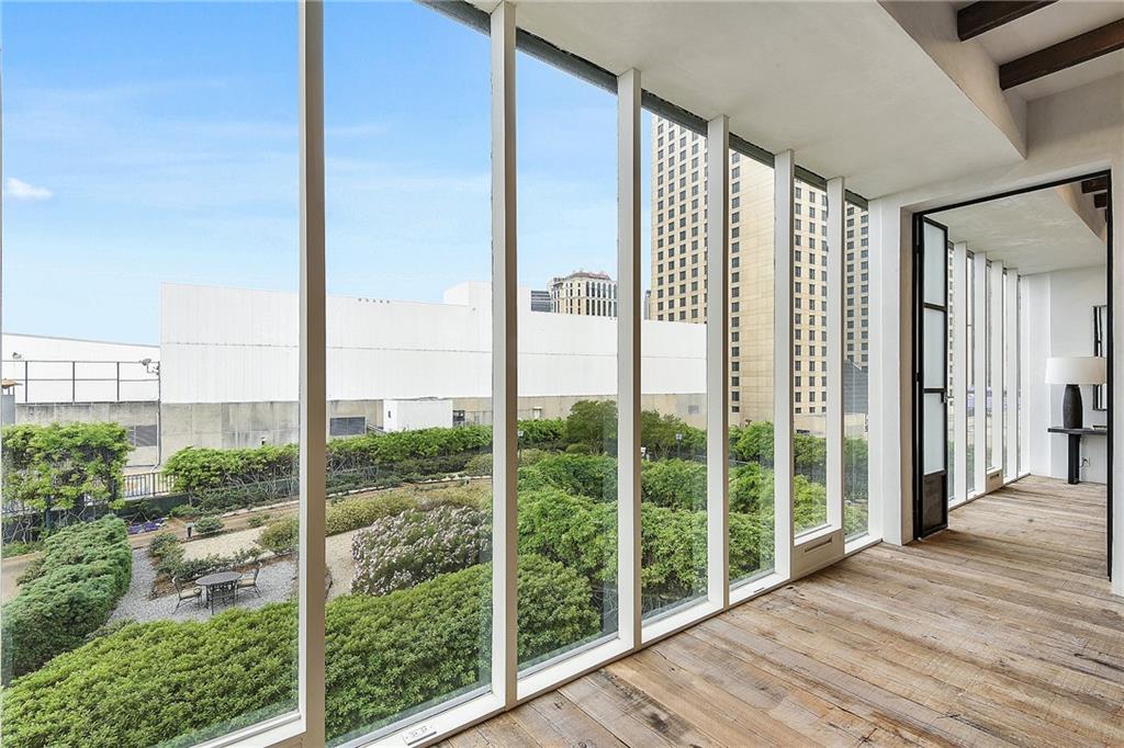 New Orleans, Louisiana 70130, United States, 1 Bedroom Bedrooms, ,2 BathroomsBathrooms,Residential,Active,73855