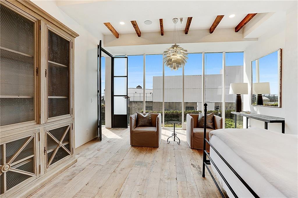 New Orleans, Louisiana 70130, United States, 1 Bedroom Bedrooms, ,2 BathroomsBathrooms,Residential,Active,73855