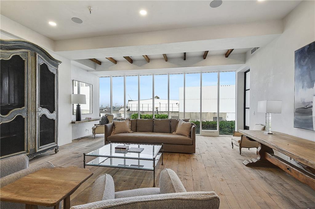 New Orleans, Louisiana 70130, United States, 1 Bedroom Bedrooms, ,2 BathroomsBathrooms,Residential,Active,73855