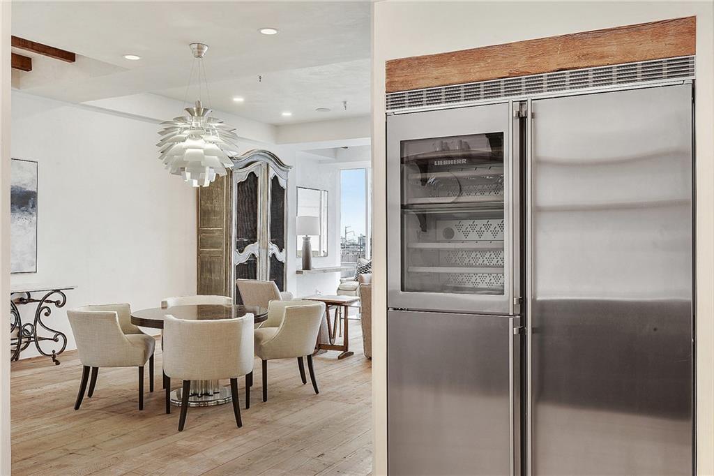 New Orleans, Louisiana 70130, United States, 1 Bedroom Bedrooms, ,2 BathroomsBathrooms,Residential,Active,73855