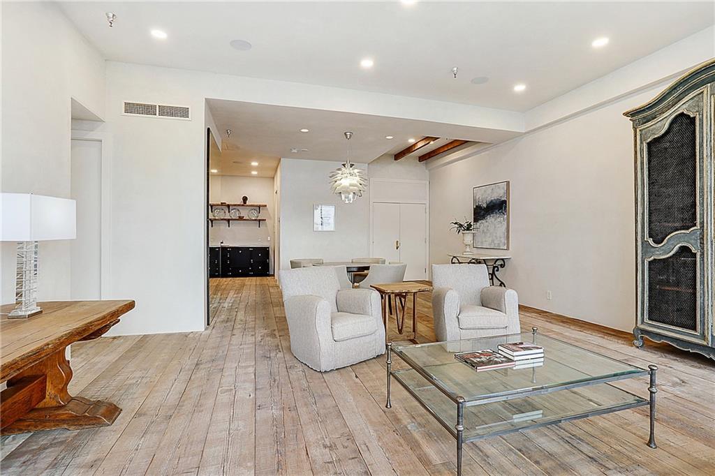 New Orleans, Louisiana 70130, United States, 1 Bedroom Bedrooms, ,2 BathroomsBathrooms,Residential,Active,73855