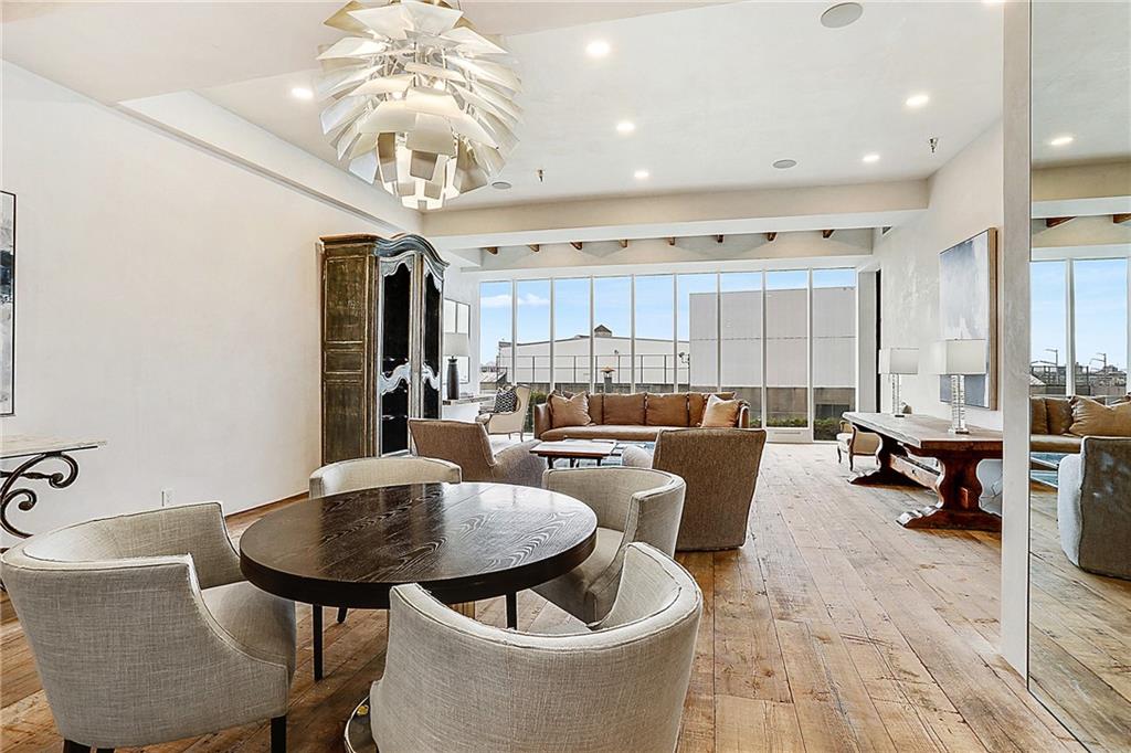 New Orleans, Louisiana 70130, United States, 1 Bedroom Bedrooms, ,2 BathroomsBathrooms,Residential,Active,73855