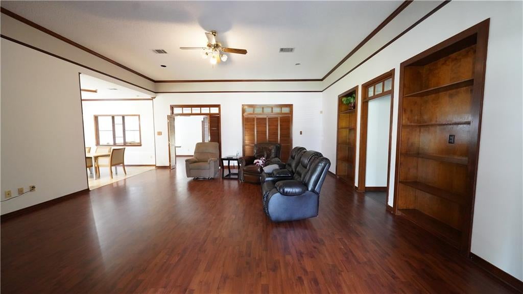 155 VILLERE Drive