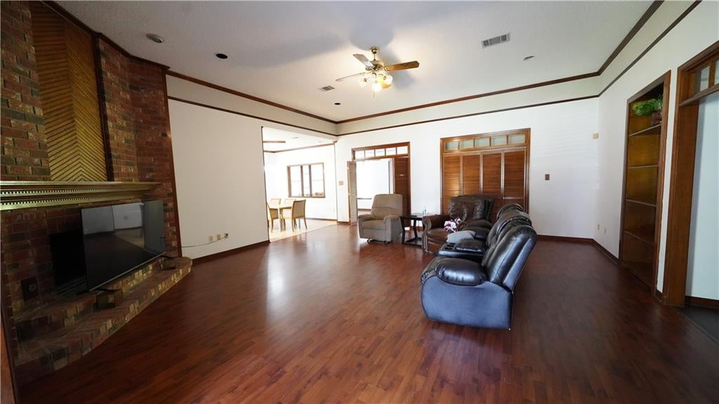 155 VILLERE Drive