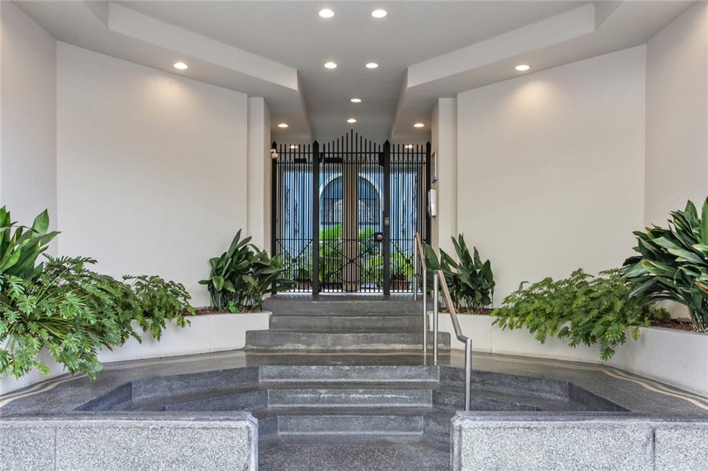 760 MAGAZINE Street 210