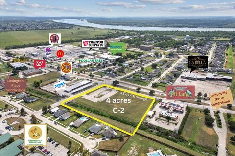 JUDGE PEREZ Drive Meraux LA 70075