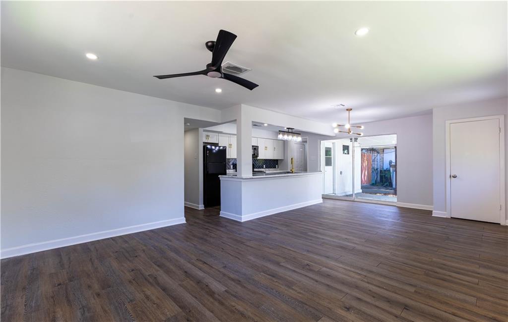 513 ROSELAND Parkway