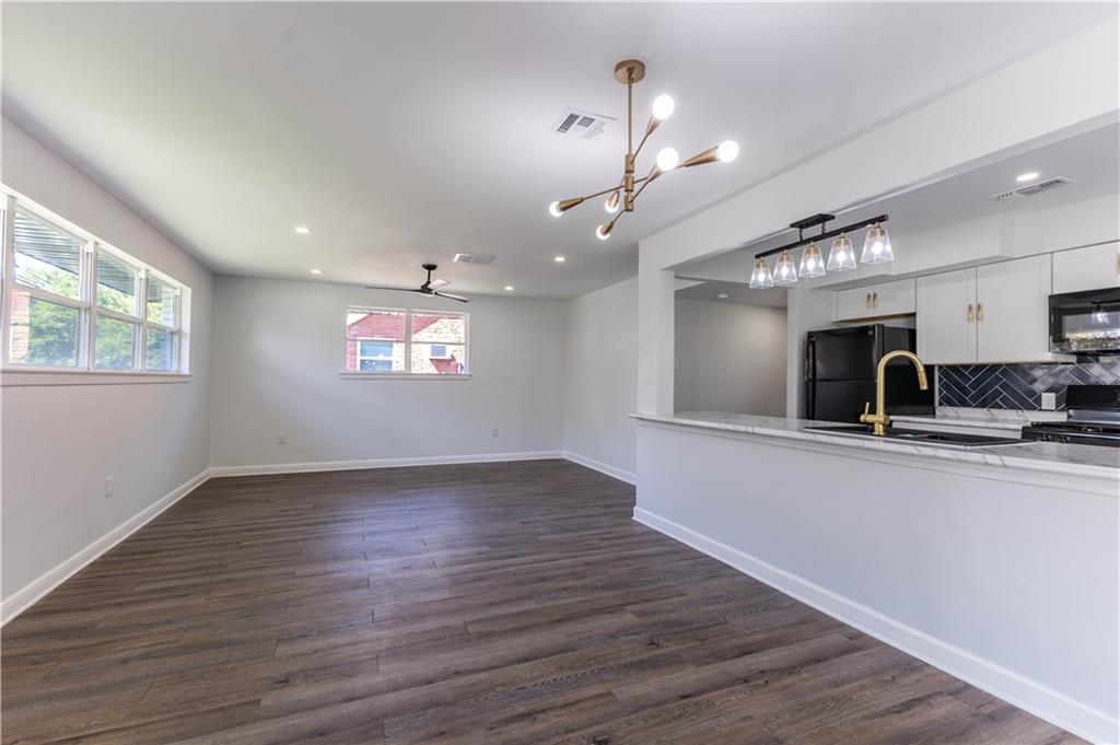 513 ROSELAND Parkway