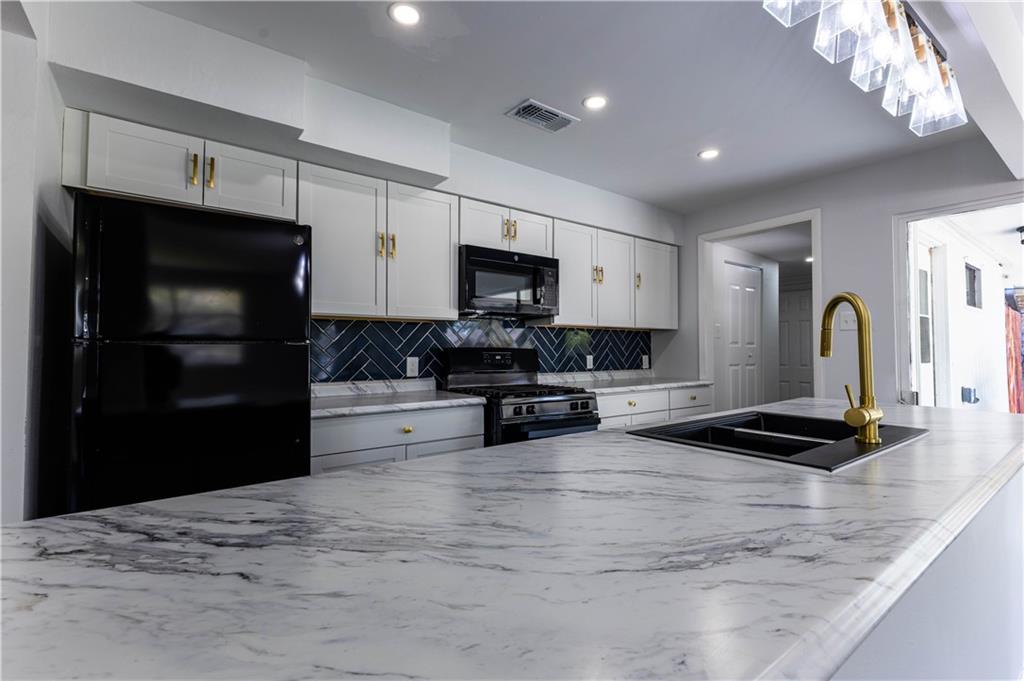 513 ROSELAND Parkway