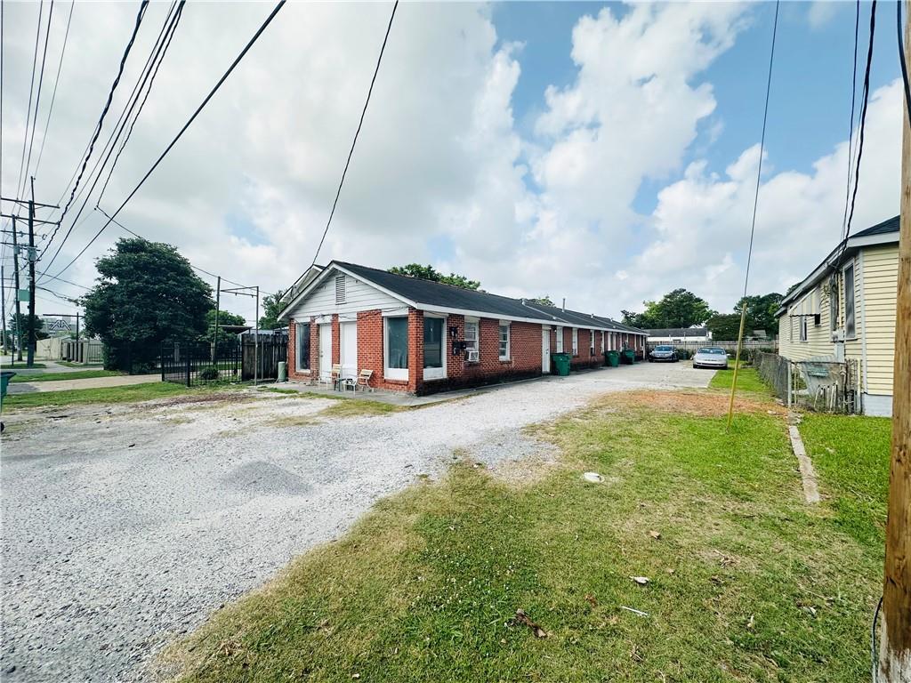 726 LABARRE Road