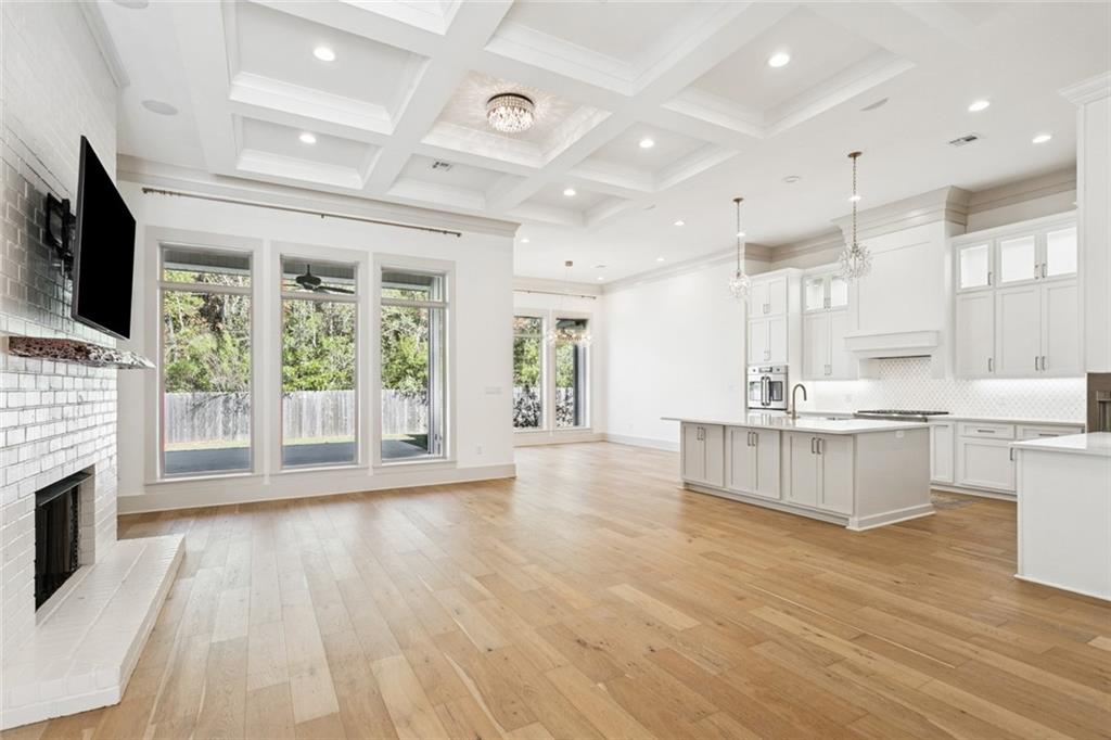 375 RUE CHARLOTTE Road